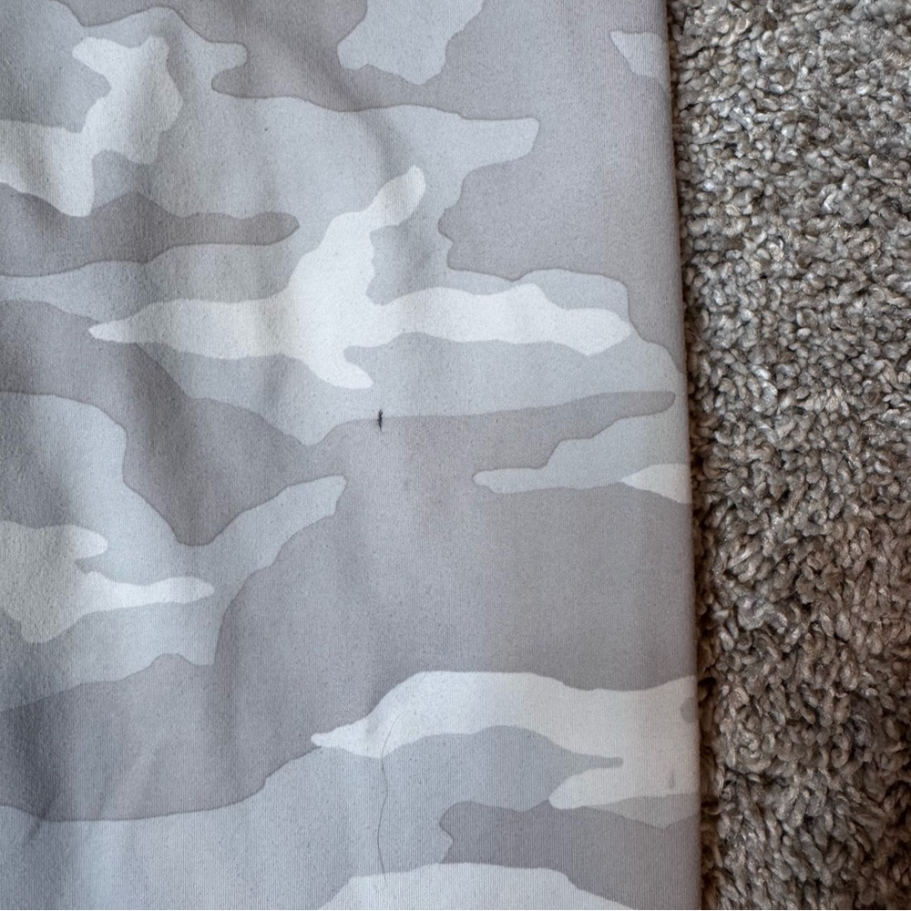 ATHLETA Elation 7/8 Light Gray Camo size XS - Picture 3 of 4